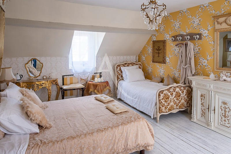 Maison - 334 m² - 12 pièces