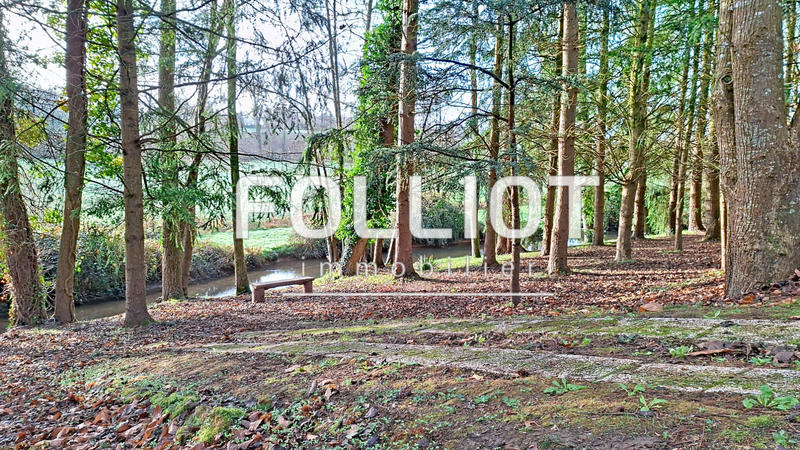 Maison - 235 m² - 10 pièces