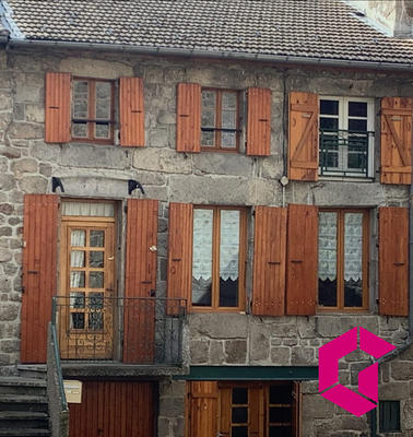 Maison - 90 m² - 5 pièces