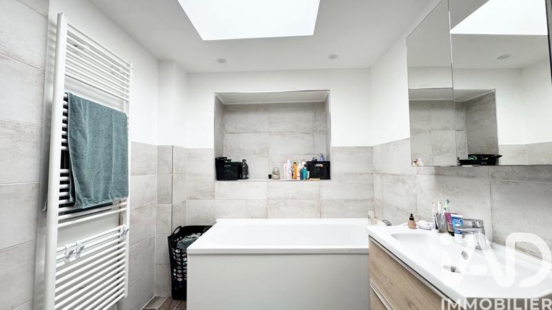 Maison - 98 m² - 5 pièces