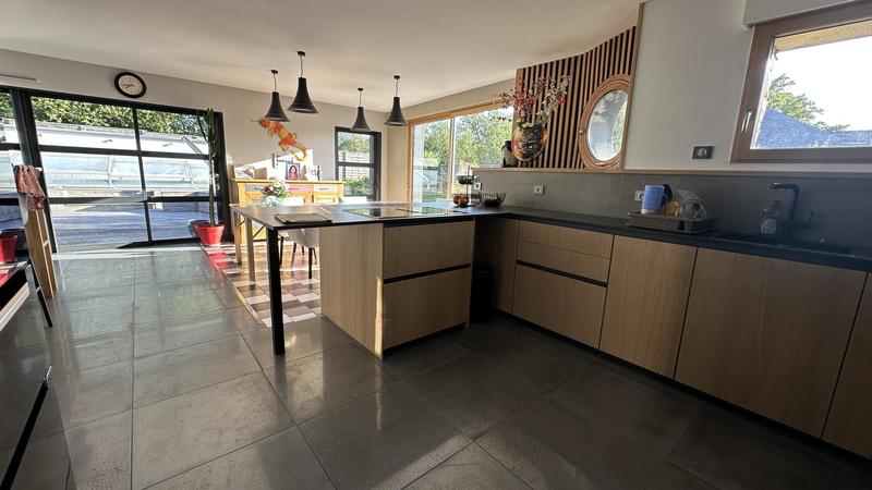 Maison - 270 m² - 10 pièces