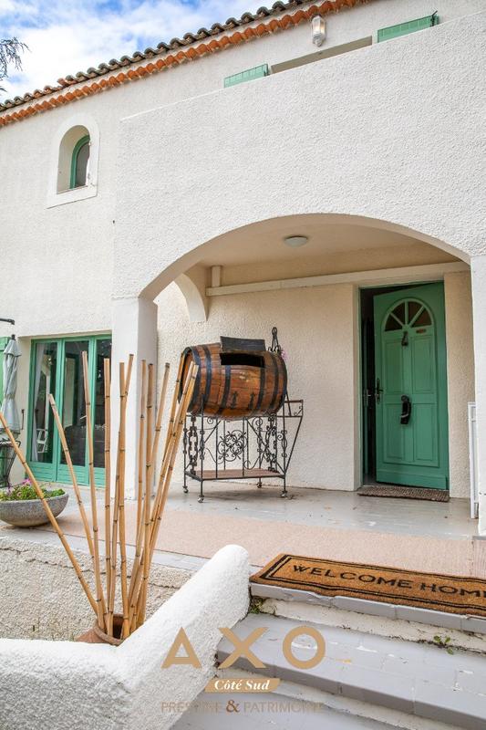 Maison - 251 m² - 8 pièces