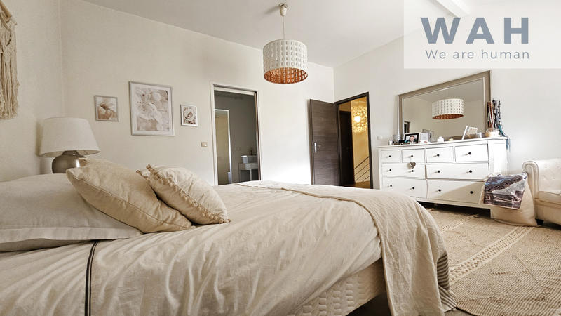 Maison - 312 m² - 12 pièces