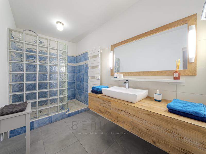 Maison - 360 m² - 10 pièces