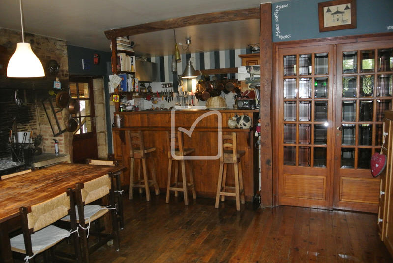 Maison - 299 m² - 15 pièces