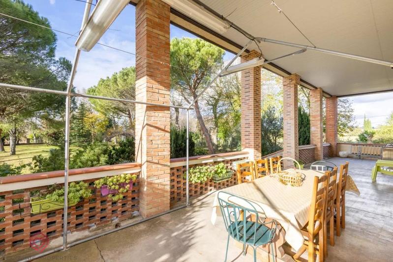 Propriété - 425 m² - 14 pièces