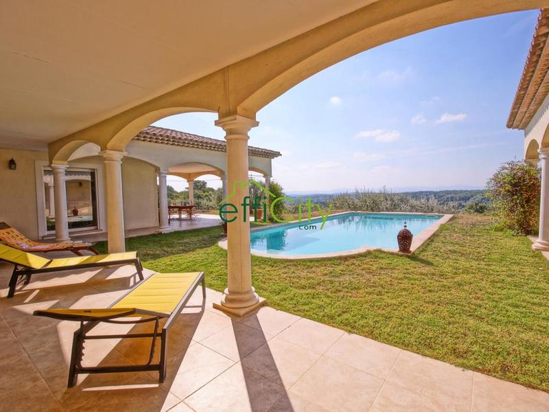 Maison - 260 m² - 7 pièces