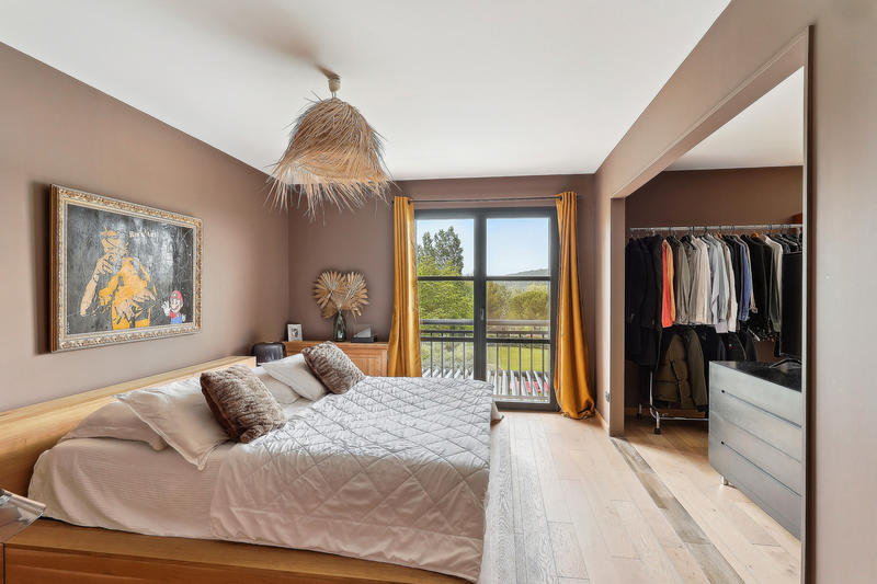 Propriété - 300 m² - 8 pièces