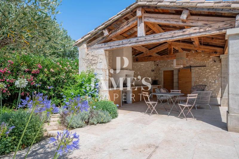 Maison - 258 m² - 9 pièces