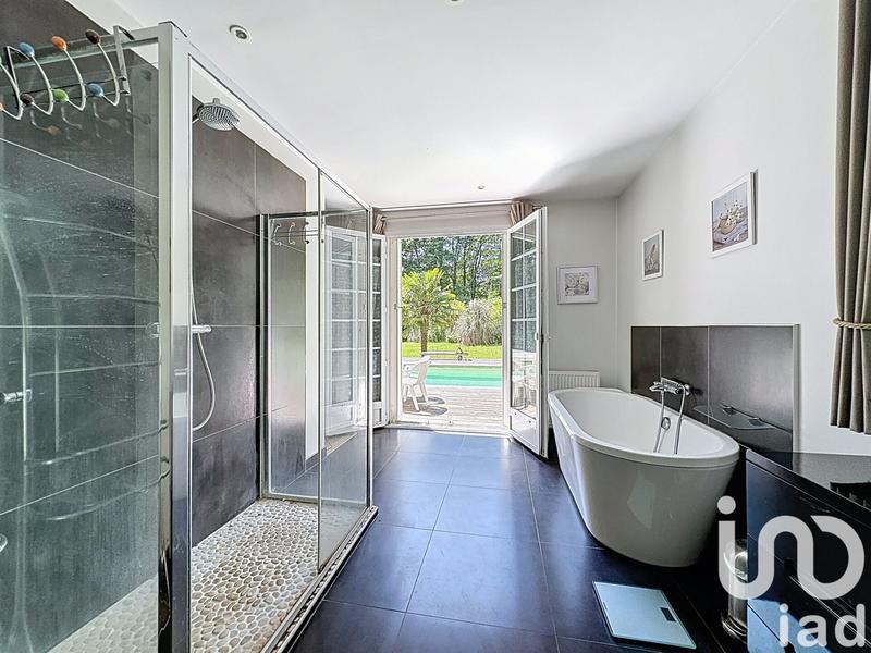 Maison - 270 m² - 9 pièces