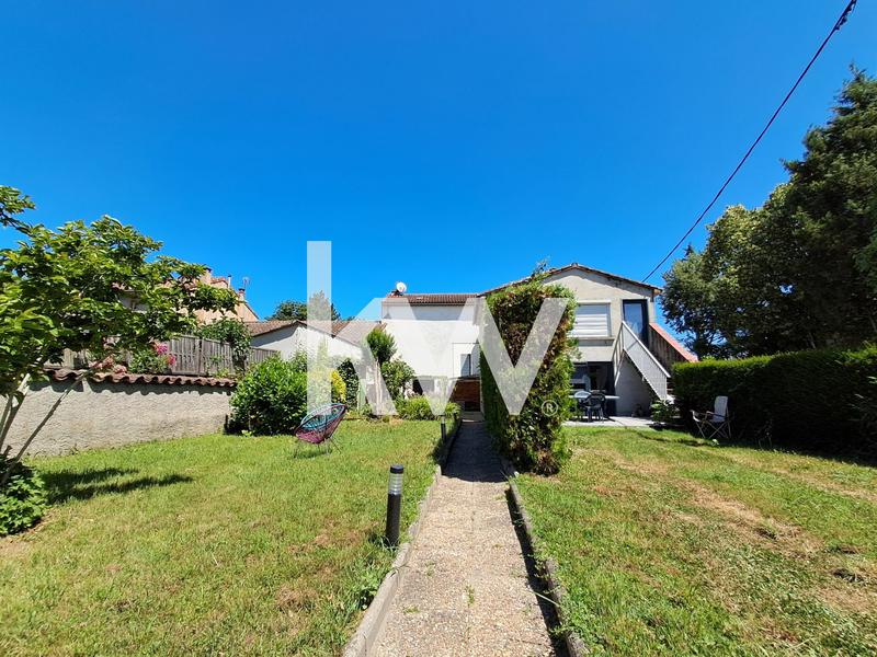 Maison - 180 m² - 8 pièces