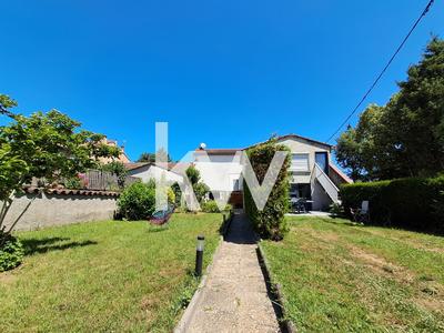 Maison - 180 m² - 8 pièces