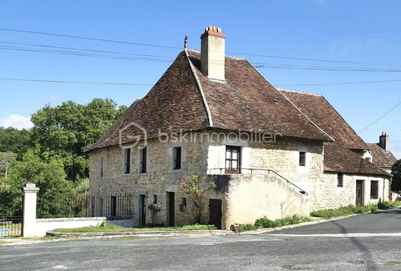 Maison - 240 m² - 9 pièces