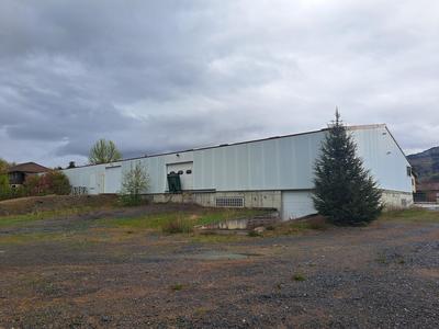 Local d'activité / Entrepôt - 2 161 m² - 3 pièces