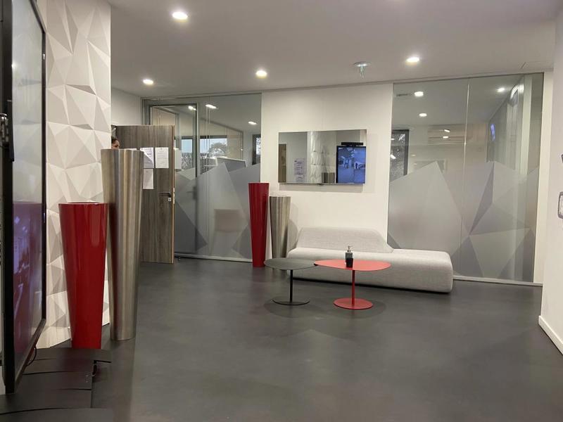 Bureau - 699 m²