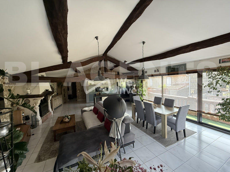 Maison - 269 m² - 9 pièces