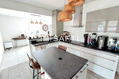 Maison - 190 m² - 8 pièces