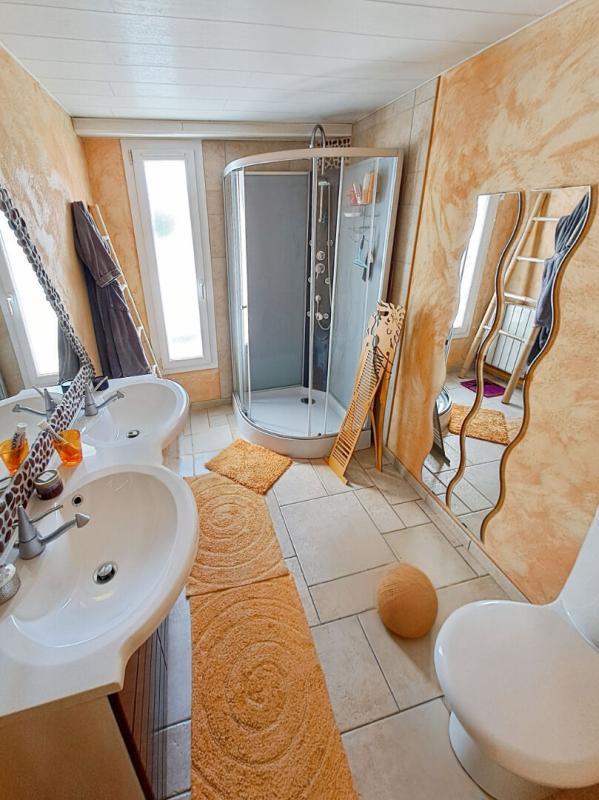 Maison - 222 m² - 8 pièces