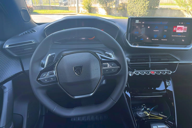 Peugeot 2008 II Hybrid 145 e-Dcs6 Allure