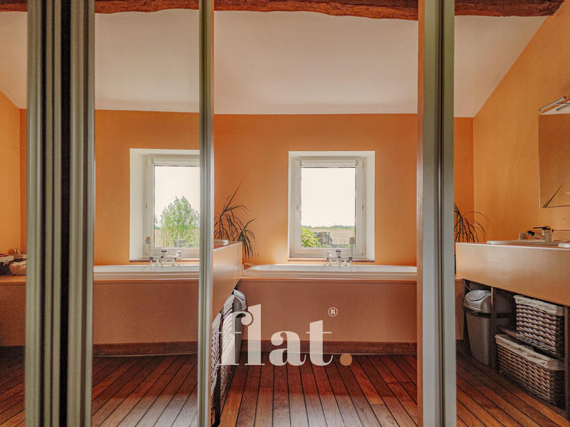 Propriété - 351 m² - 6 pièces