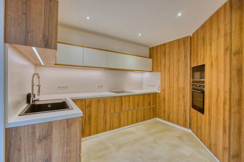 Appartement - 177 m² - 8 pièces