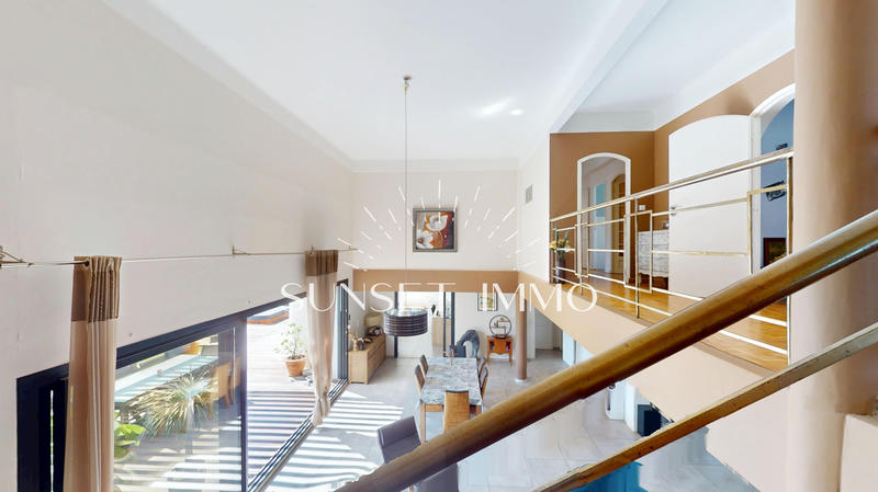 Maison - 273 m² - 7 pièces