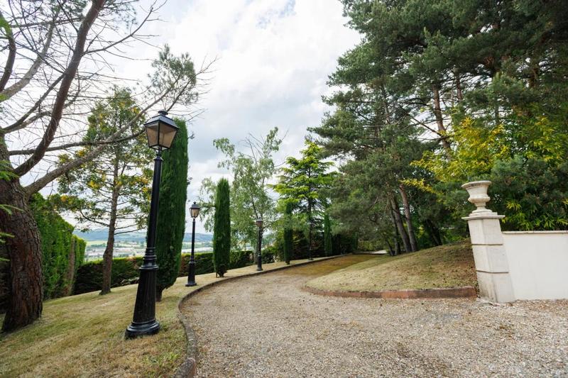 Villa - 375 m² - 7 pièces