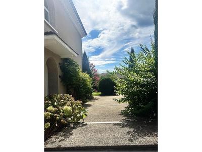 Demeure - 239 m² - 8 pièces