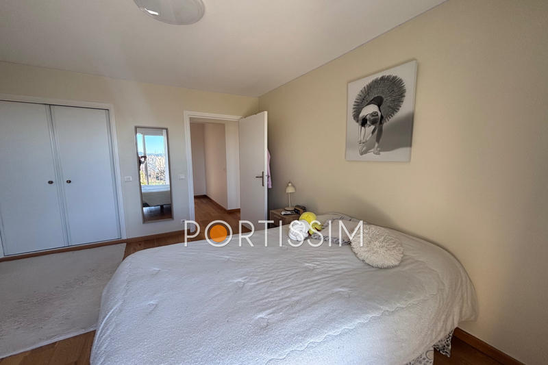 Maison - 242 m² - 5 pièces