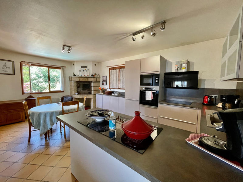 Maison - 240 m² - 11 pièces