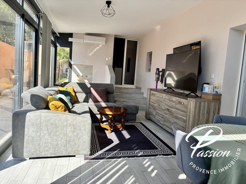 Maison contemporaine - 242 m² - 7 pièces