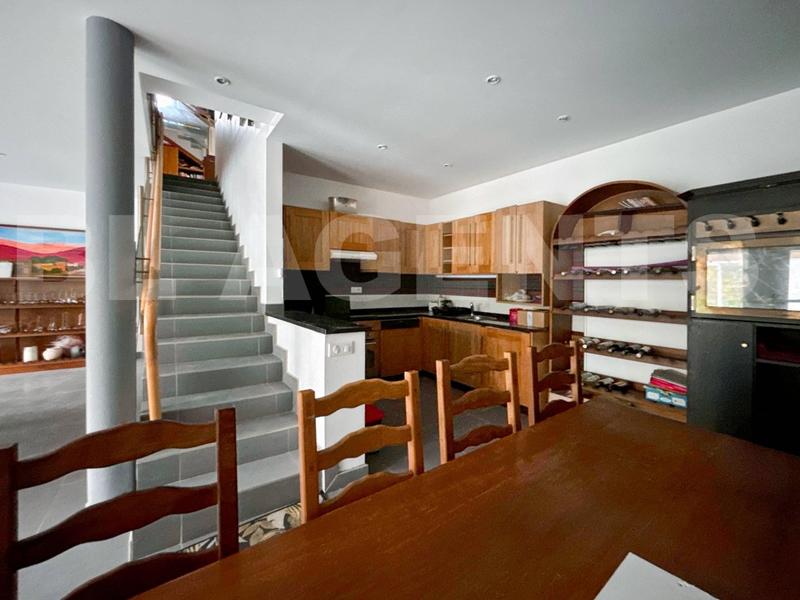 Villa - 322 m² - 6 pièces
