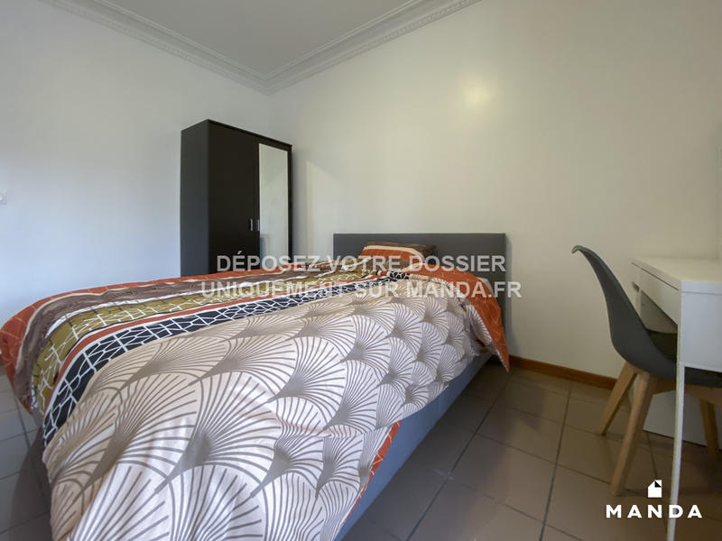 Chambre - 12 m² - 8 pièces