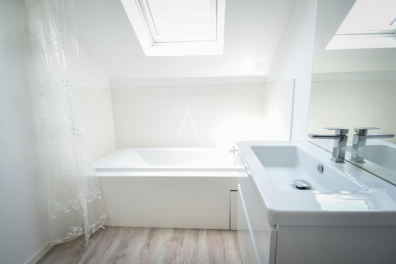 Maison - 197 m² - 9 pièces