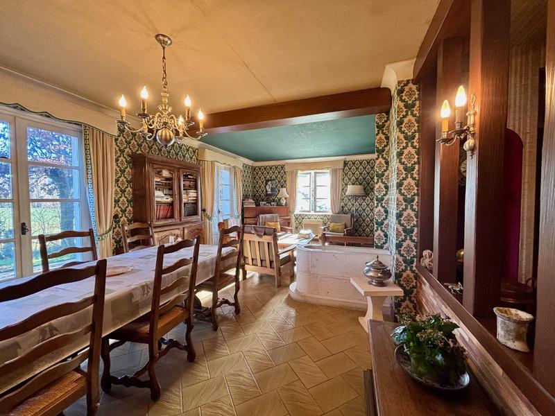 Maison - 230 m² - 6 pièces