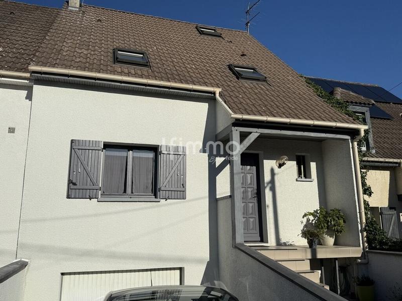 Maison - 94 m² - 5 pièces