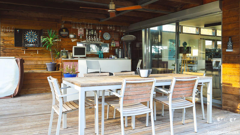 Maison - 202 m² - 7 pièces