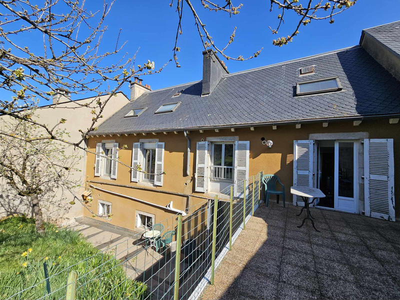 Maison - 250 m² - 10 pièces