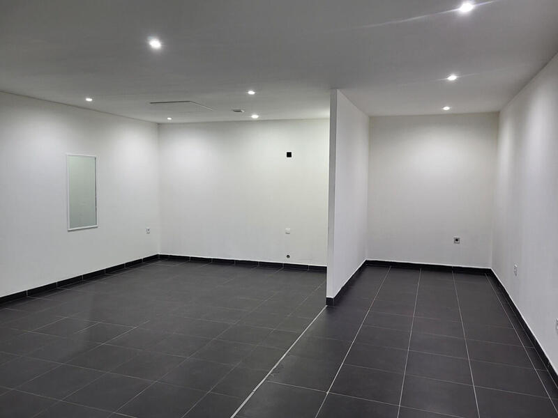 Local commercial - 103 m² - 4 pièces