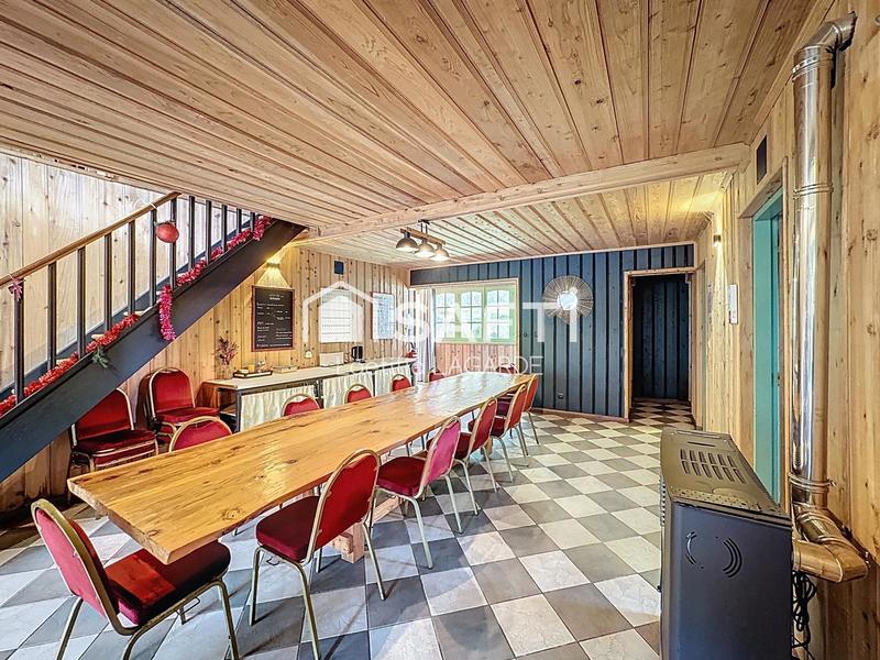 Maison - 640 m² - 22 pièces