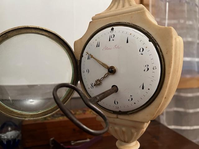 Horloge de cheminée en marbre