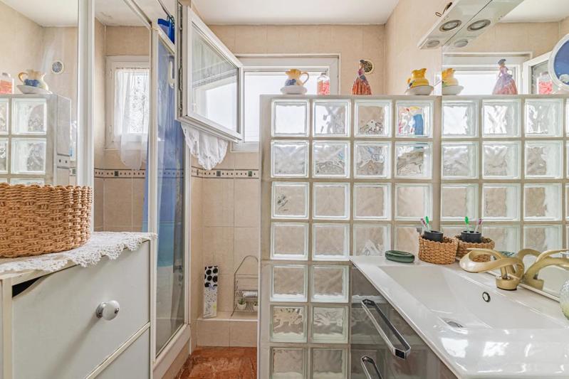 Maison - 250 m² - 7 pièces