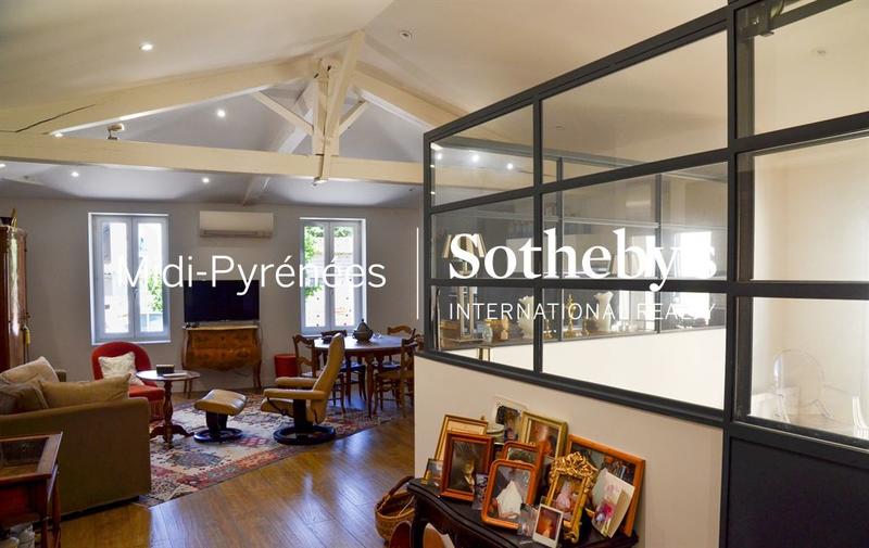 Maison de ville - 375 m² - 9 pièces