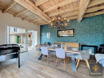 Maison - 210 m² - 6 pièces