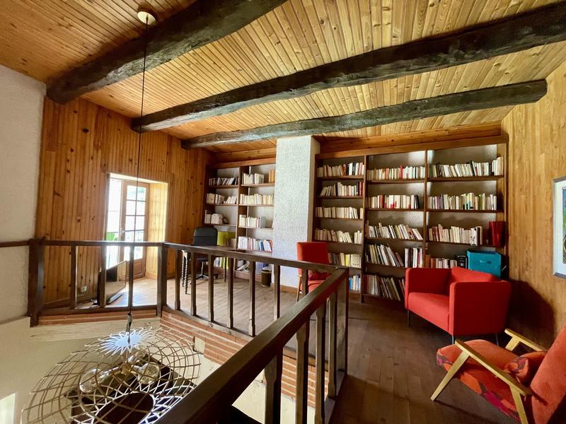 Maison - 285 m² - 9 pièces