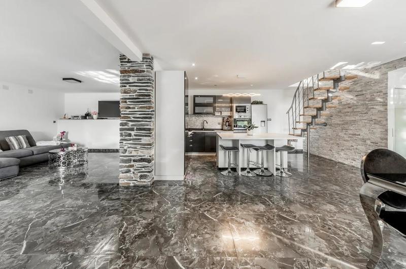 Maison - 190 m² - 10 pièces