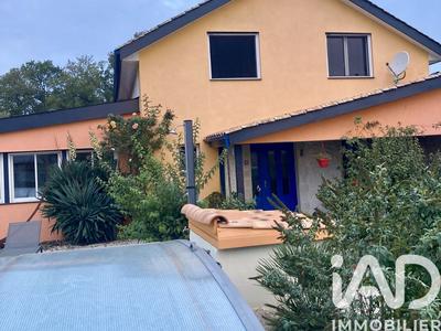 Maison - 240 m² - 8 pièces