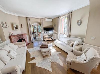 Appartement - 277 m² - 16 pièces