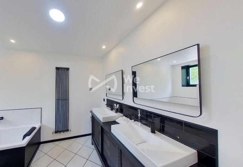 Maison - 208 m² - 8 pièces