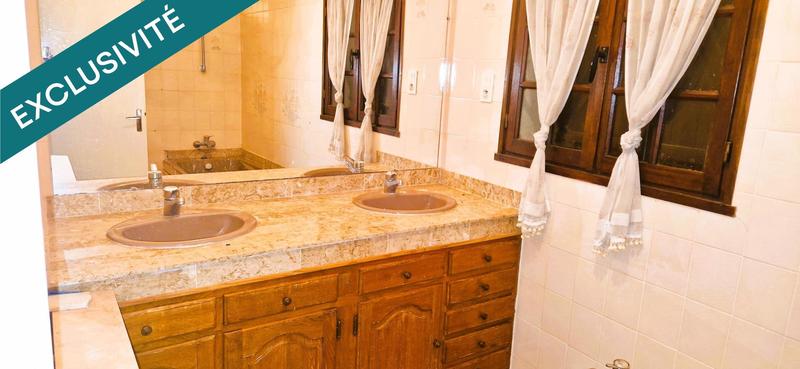 Maison - 220 m² - 8 pièces